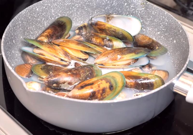 蛤蜊吐沙后还是有腥味？料理前多一步，味道更鲜美