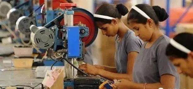 疫情撕裂全球供应链，中国的“世界工厂”就要保不住了？