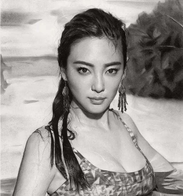 他用素描勾勒出沿途地标,他用画画打动了所有人