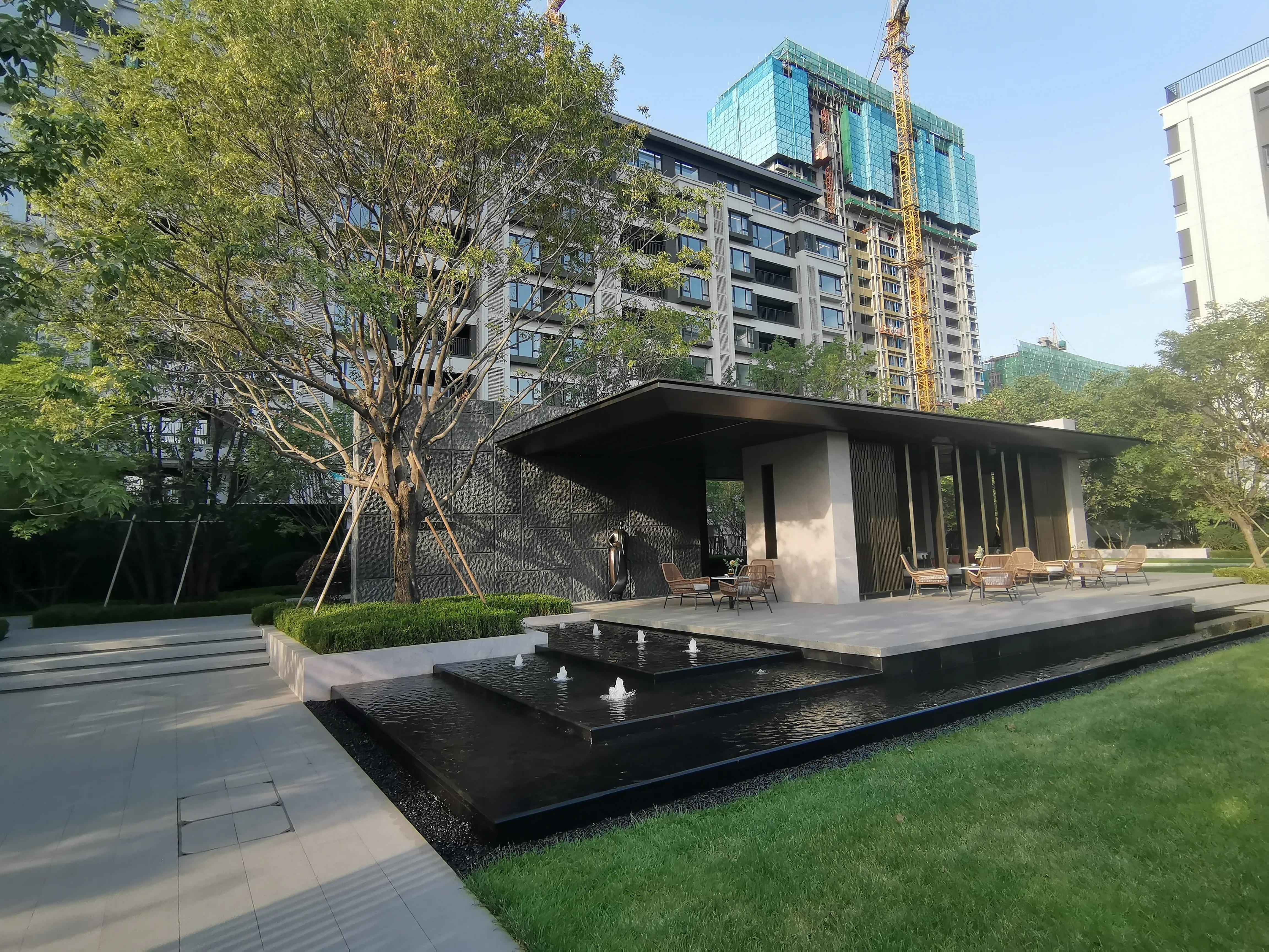 这给开发商逼的！沈阳某售楼处都开夜场，号称通宵不打烊