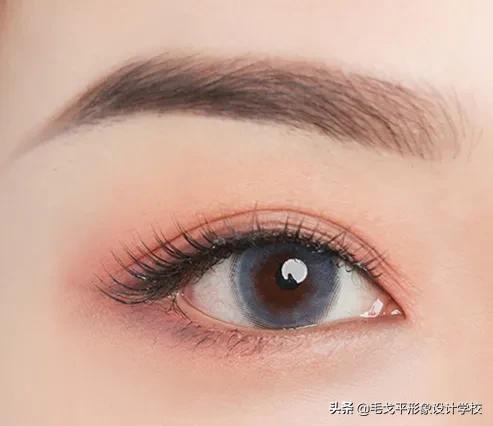 不同脸型如何化妆与服装搭配技巧,不同眼型脸型唇形的化妆要点