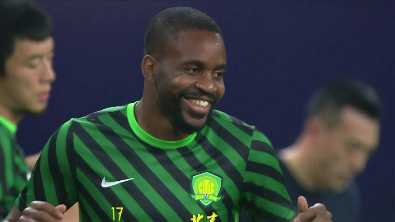 京鲁战判罚引争议,京鲁大战裁判误判