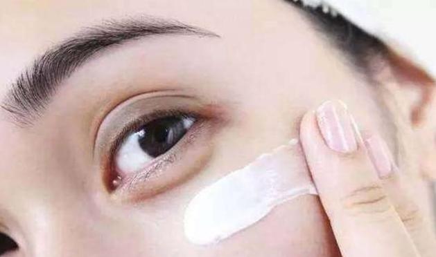 消除烦人眼袋黑眼圈的7个方法,黑眼圈眼袋重最有效的去除土方法