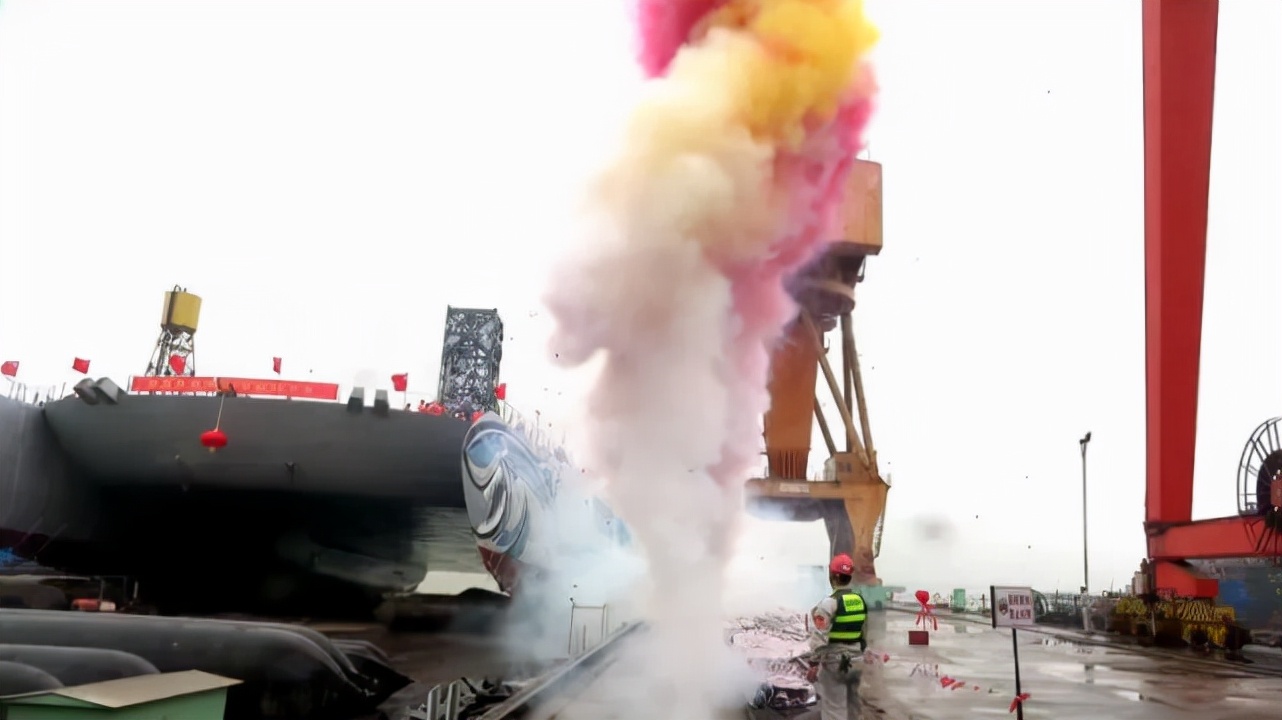 专业蓝军，长宽比二比一的双体无人机航母，搏鲨1号电子试验舰