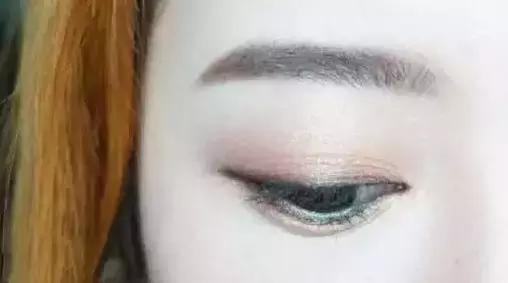 简单易上手的眼妆教程步骤,超详细的眼妆教程你一定学得会