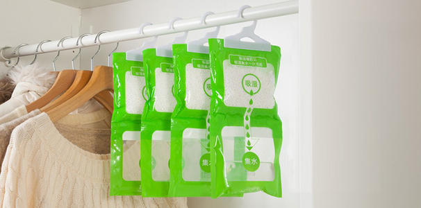 天气潮湿家里滴水,天气下雨屋里淋湿怎么办