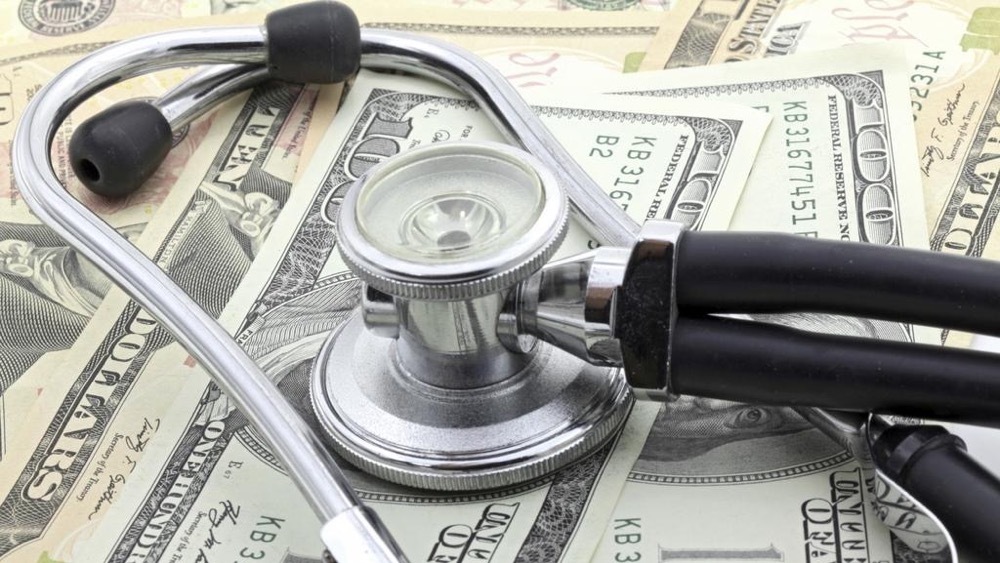 性侵虐待、强摘女性子宫！美政府被曝惊天丑闻，这是在种族清洗？