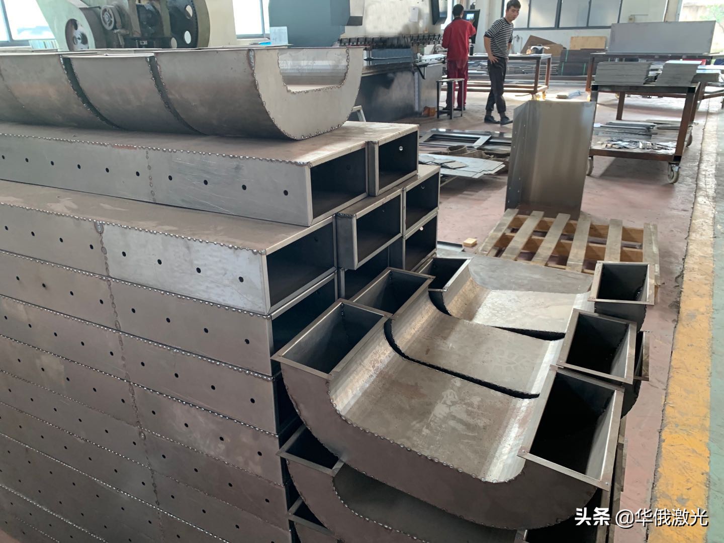 激光切割机2万和一万二差距在哪,6000w激光切割机的几大优劣特点