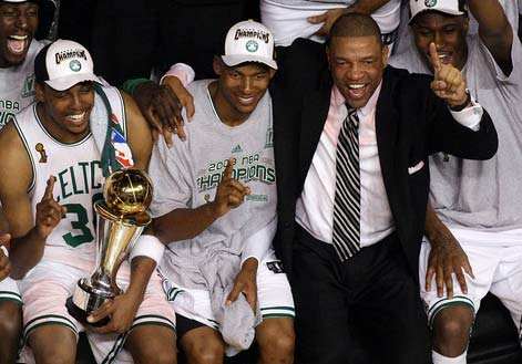 快船主教练里弗斯为诺维茨基暂停,快船教练里弗斯被裁