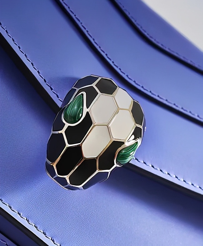 宝格丽蛇头包真假鉴定,宝格丽蛇头为什么白色