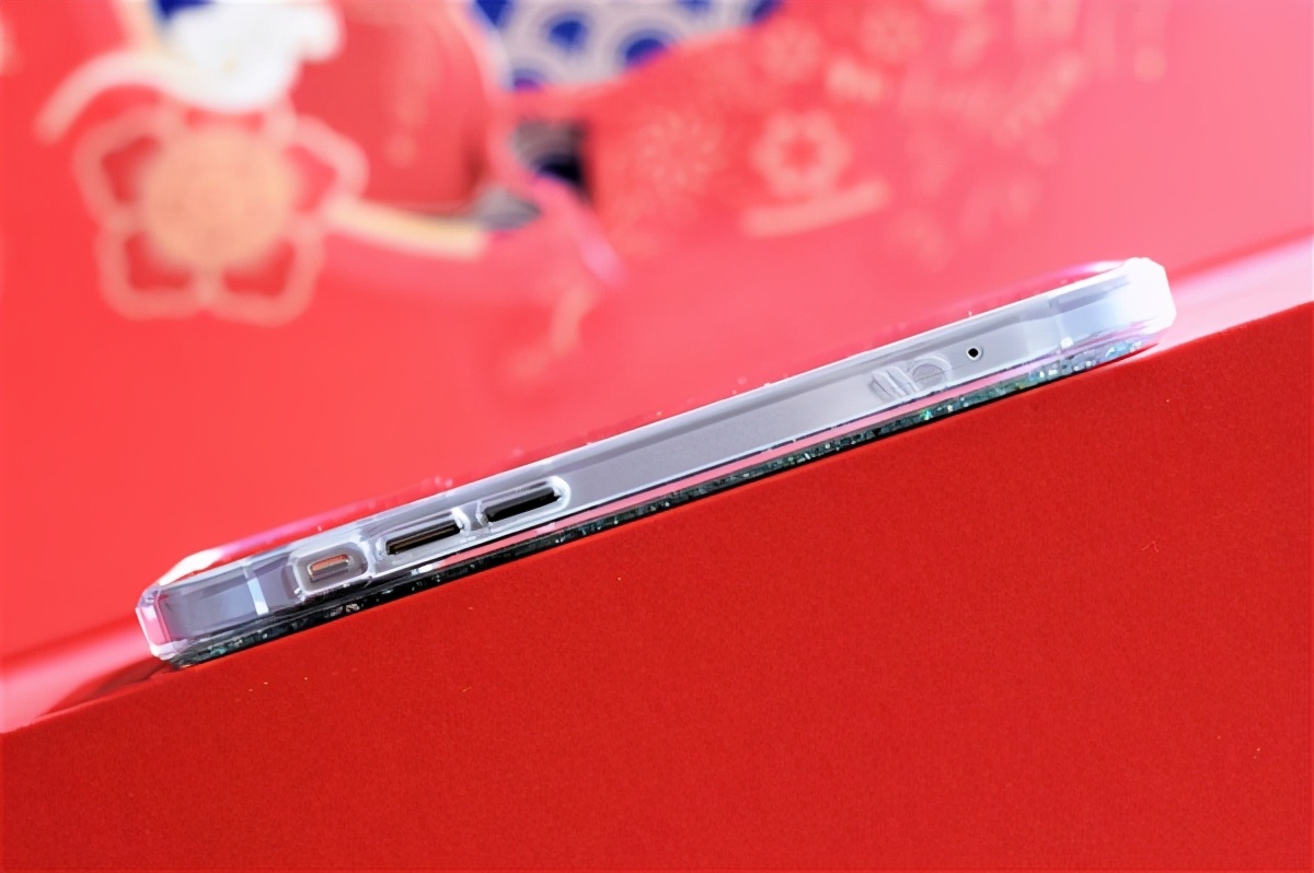 iphone12pro皮革保护套,iphone12或将搭配新保护壳