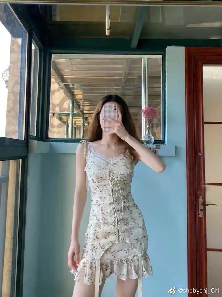 鱼尾裙配马丁靴加毛呢外套,鱼尾裙配马丁靴视频