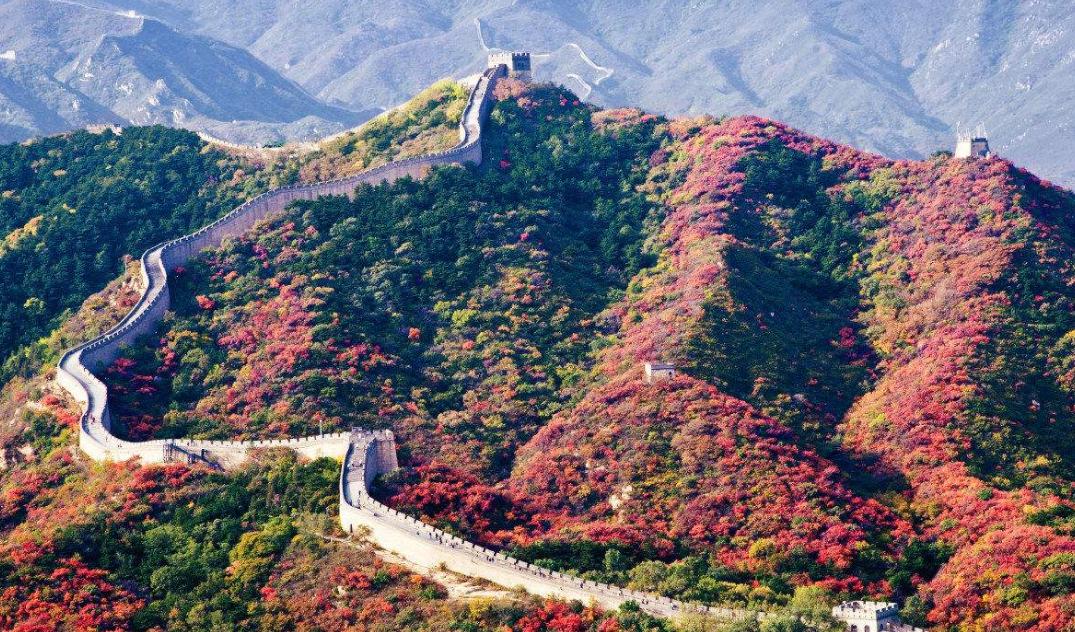 描写长城雄伟壮观的段落500字,形容长城壮观与雄伟的美景