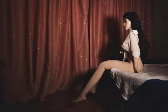 中国第一个硅胶娃娃体验馆，开在工厂区