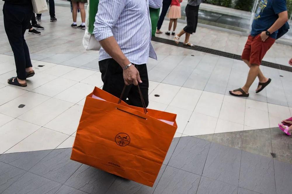 侃爷夫妇离婚Yeezy未受影响；LV发布新手袋