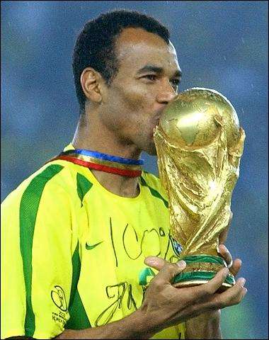 世界球星罗纳尔多身价排名,卡福在巴西队的地位