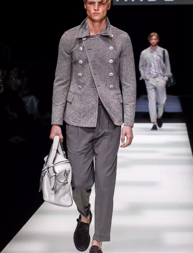 5个男生卷裤腿神技，你一定要学！别再和插秧队队长赵四一样了！