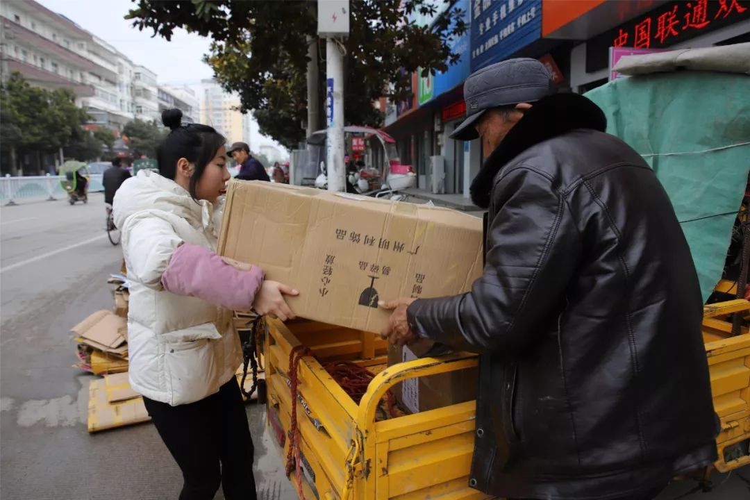 潢川97年美女,潢川女大学生回家创业