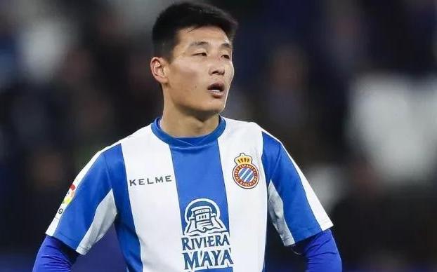 武磊替补世界级停球,武磊的世界级停球