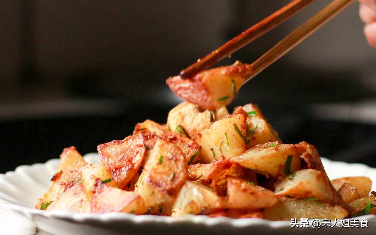 土豆切丝上锅蒸熟再炒怎样做,一个块状土豆如何切成土豆丝