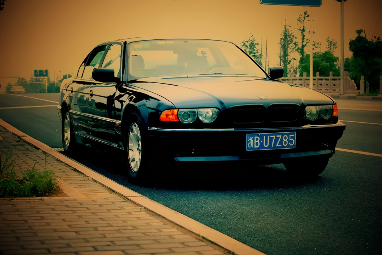 二手进口宝马330i敞篷车长轴,二手的宝马330敞篷车的大概价格