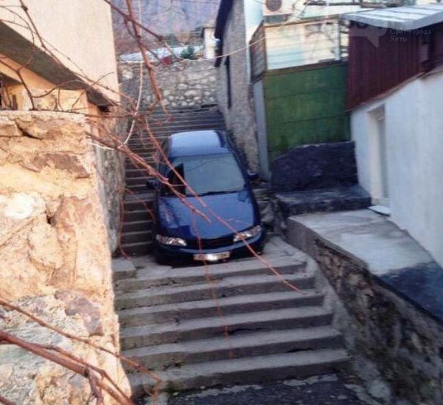 汽车有导航为什么还要用手机导航,为什么车自带导航还用手机导航呢