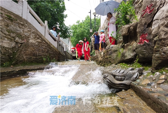 济南“响呼噜泉”开泉了，“鼾声”如雷