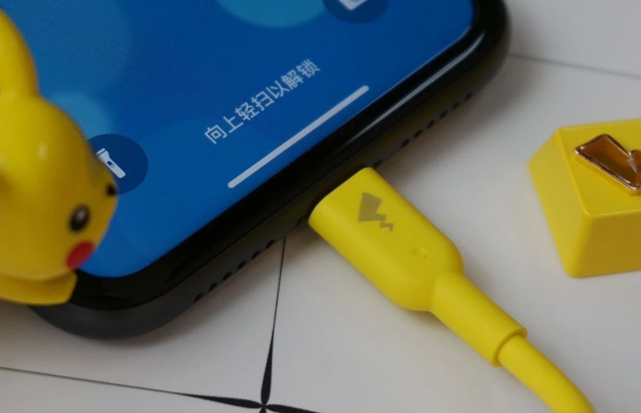 anker宝可梦充电器,anker18w小巧款充电宝测评