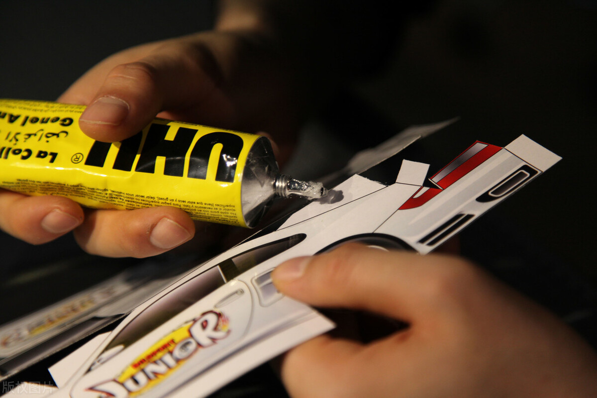 眼皮被502胶水粘住教你一招解除,湖南8岁男孩眼睛被502胶粘住