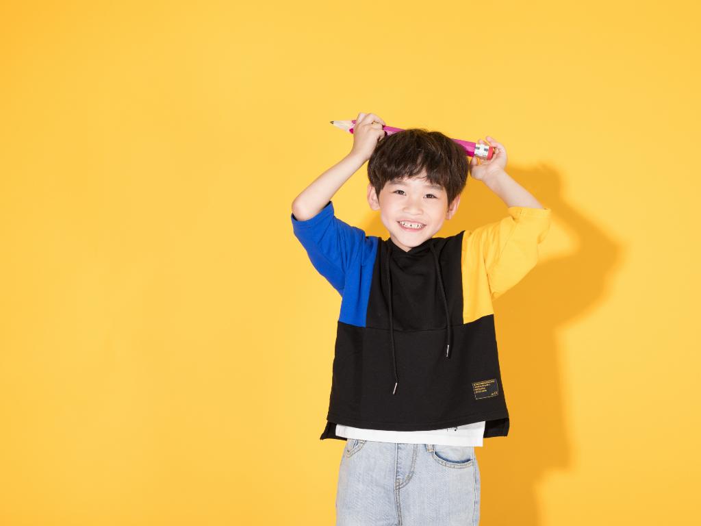 孩子交叉腿用力是在干嘛？别脸红，宝妈必须看下去