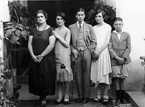 画家弗里达卡罗作品,弗里达卡罗艺术作品