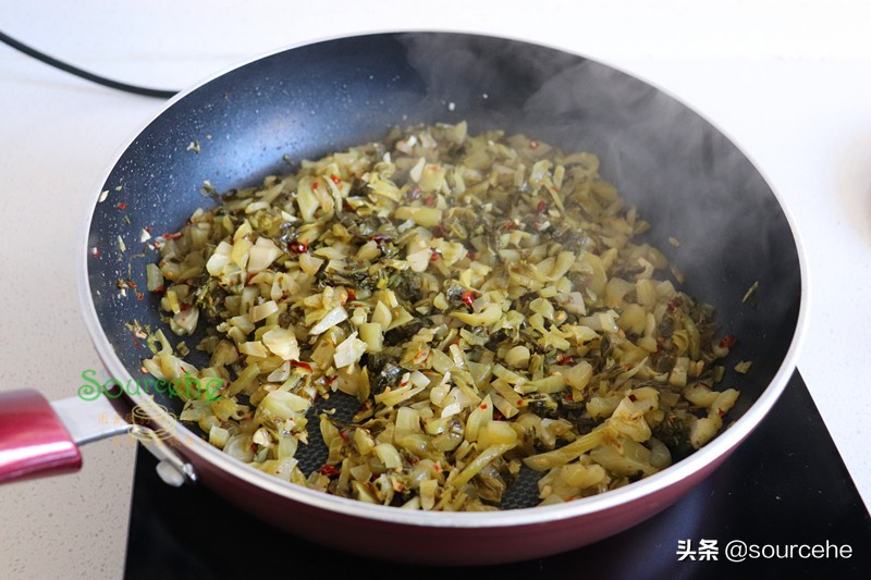 大厨教你酸菜怎么炒好吃,怎么做的酸菜又爽口又入味