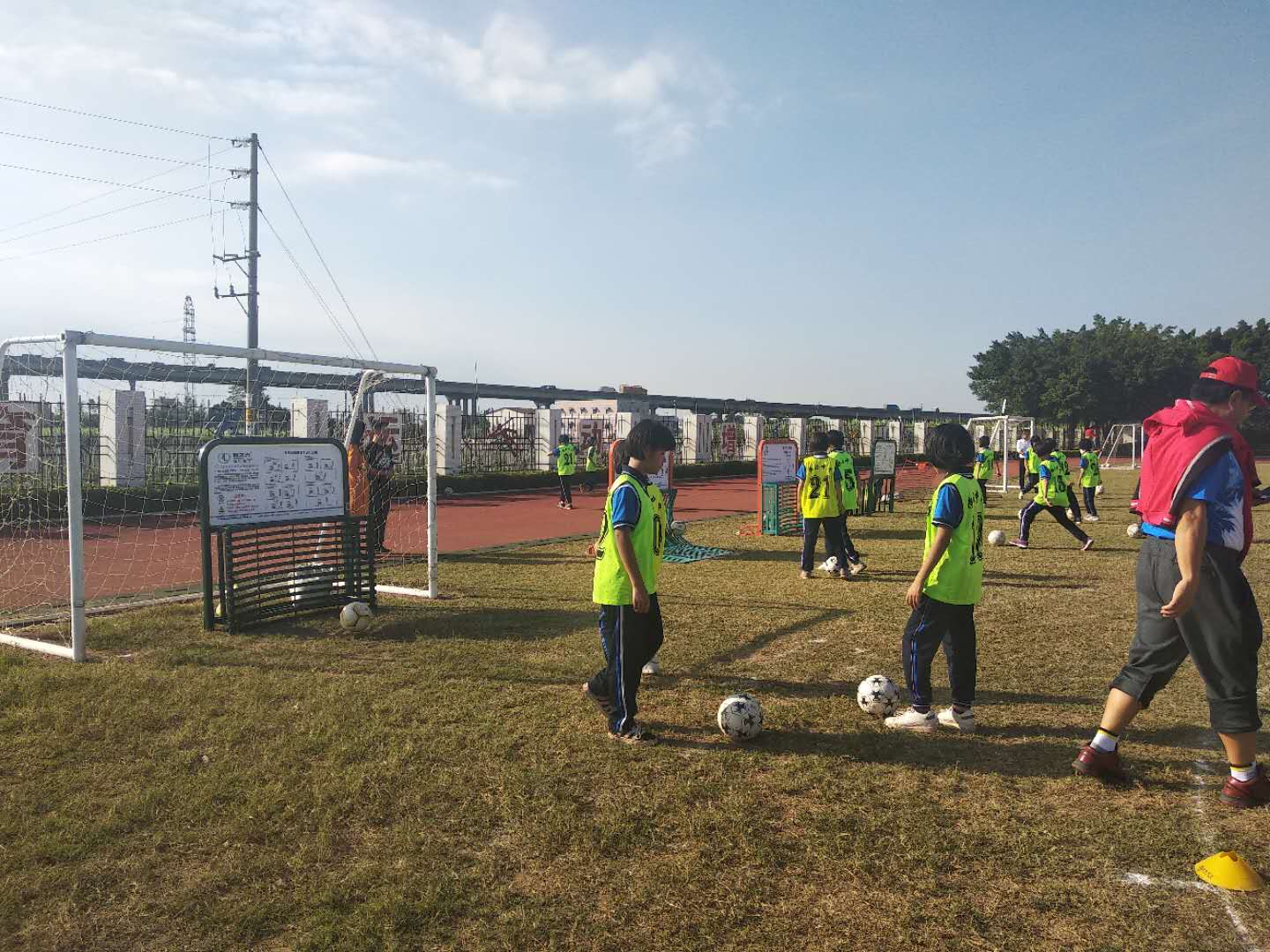 校园足球训练现状分析,校园足球开展现状及对策论文