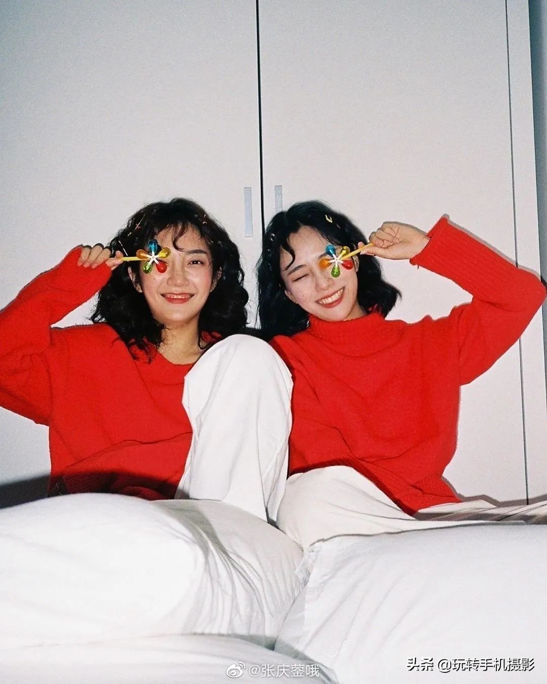 闺蜜拍照姿势创意二人,闺蜜雪地拍照姿势大全