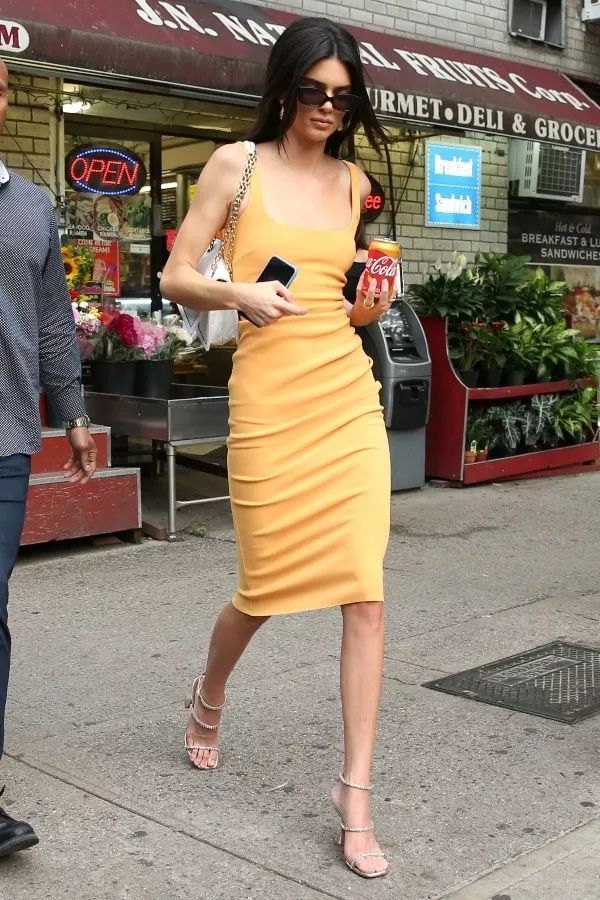 吊带连衣裙外搭小开衫,红色吊带连衣裙外搭