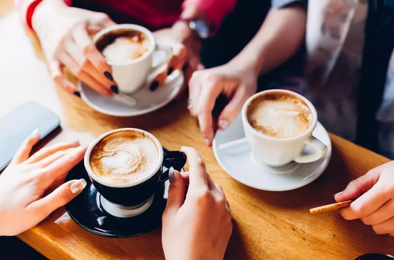 喝咖啡伤肝吗,英国研究称喝咖啡或可护肝