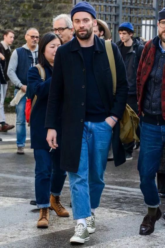 牛仔裤搭什么鞋子最好看,宽阔腿牛仔裤配什么鞋子合适