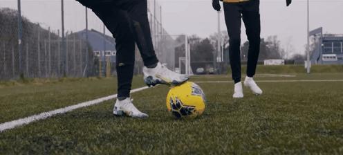 足球十大技巧秀,足球明星一对一过人