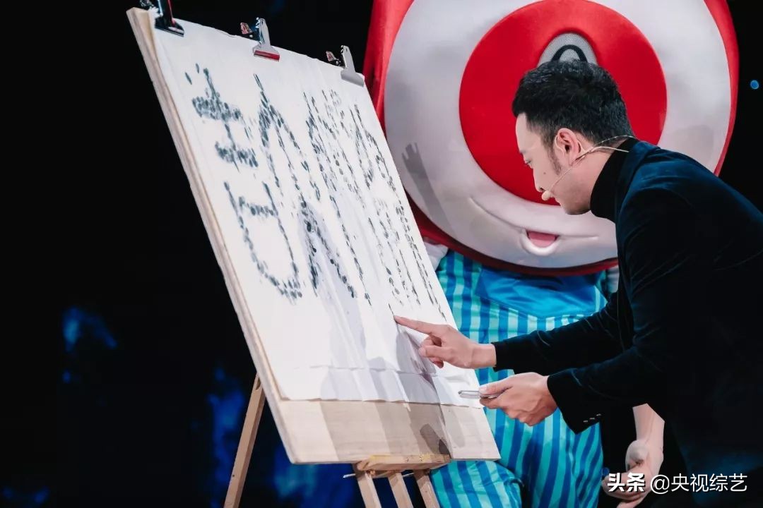 大腿颠球100下,10岁少年创造一小时交替颠球纪录