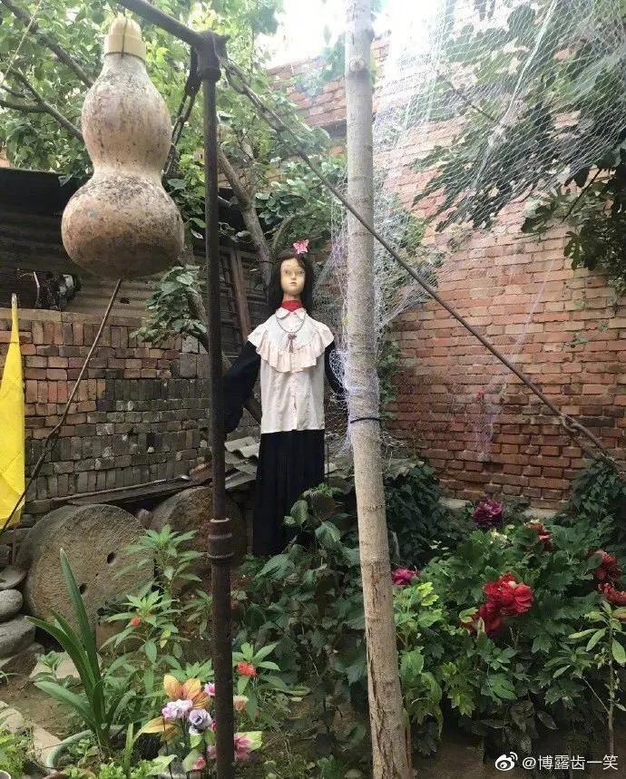 “男友给我买了套防狼泳衣，这怎么穿？”（漫画）