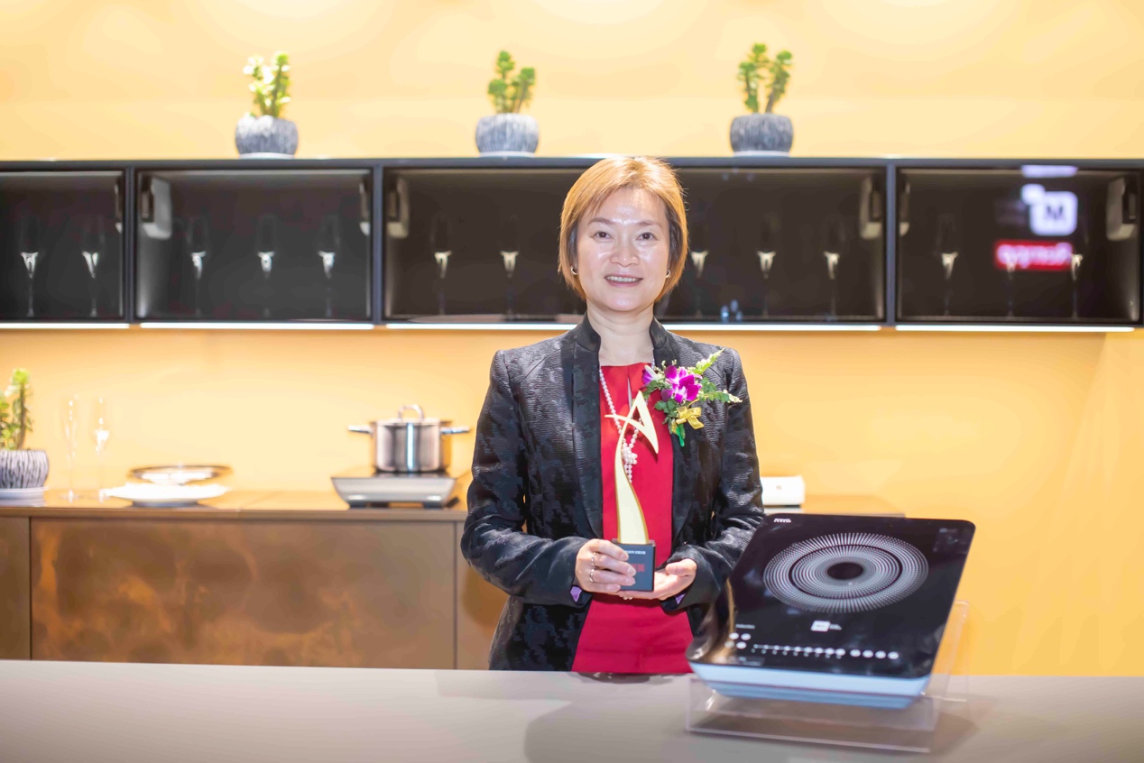 用绿色能源与肖特赛兰的神奇玻璃，德国米技打造的快乐厨房