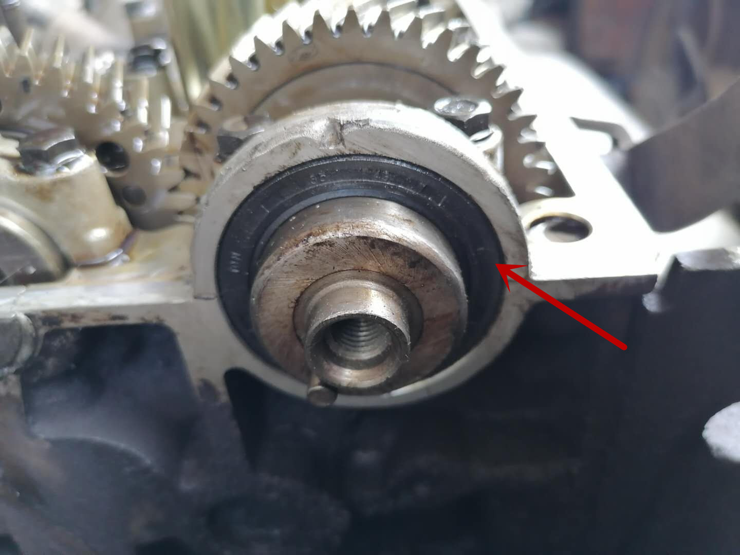 发动机漏油和烧机油大修多少钱,发动机漏油维修费用明细表