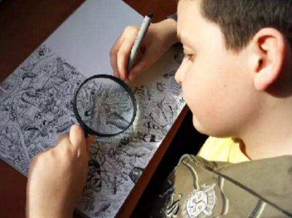 00后三岁开始画画，记住人体全部肌肉骨骼，却被父母误认患自闭症