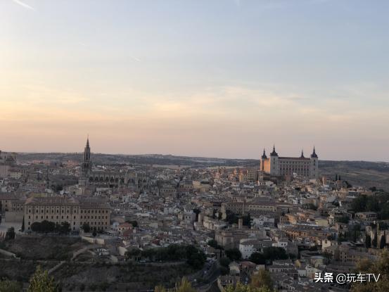 开手波等30个红灯，飞十几小时到万达看场欧冠，哪样更酸爽？