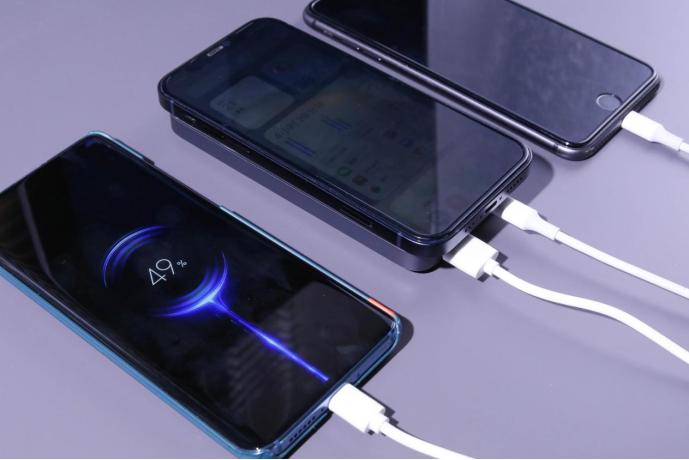 绿联无线磁吸式充电宝10000,绿联磁吸充电宝