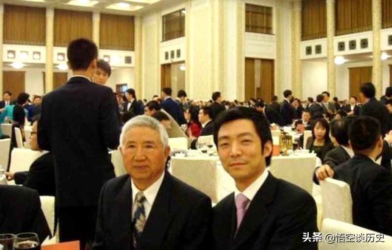 王锡爵驾机回国纪录片解密,机长王锡爵个人简介