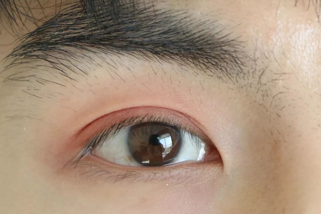 手残党化妆肿眼泡,眼妆教程单眼皮肿眼泡如何画眼妆