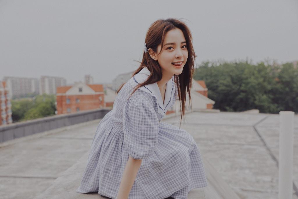 欧阳娜娜王牌对王牌第四季穿裙子,欧阳娜娜的时装周穿搭气质又高级