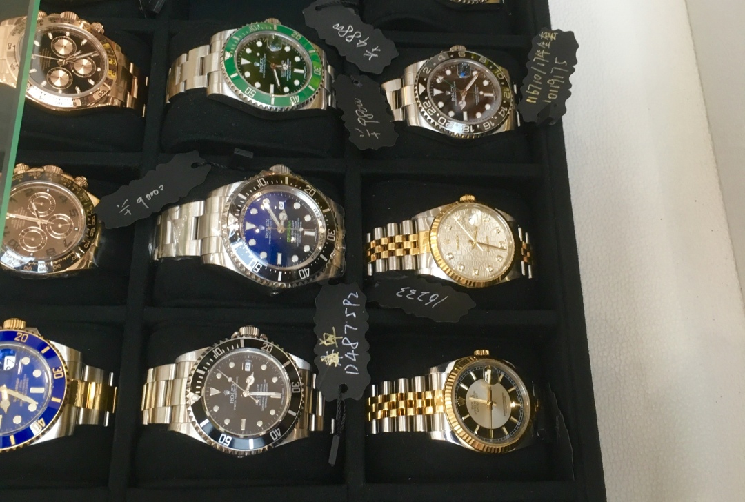 劳力士水鬼和欧米茄表哪个好,劳力士水鬼和卡西欧水鬼对比