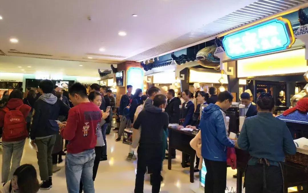 这家店开业人气挤爆长沙悦方，到底是湘菜头牌……